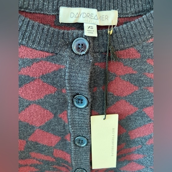 DAYDREAMER PLUM BERRY WAVE FITTED CARDIGAN - Picture 11 of 16